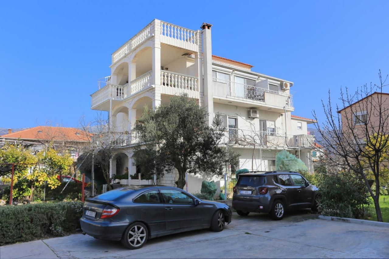Apartments And Rooms With Parking Space Kastel Stafilic, Kastela - 18673 Exterior foto