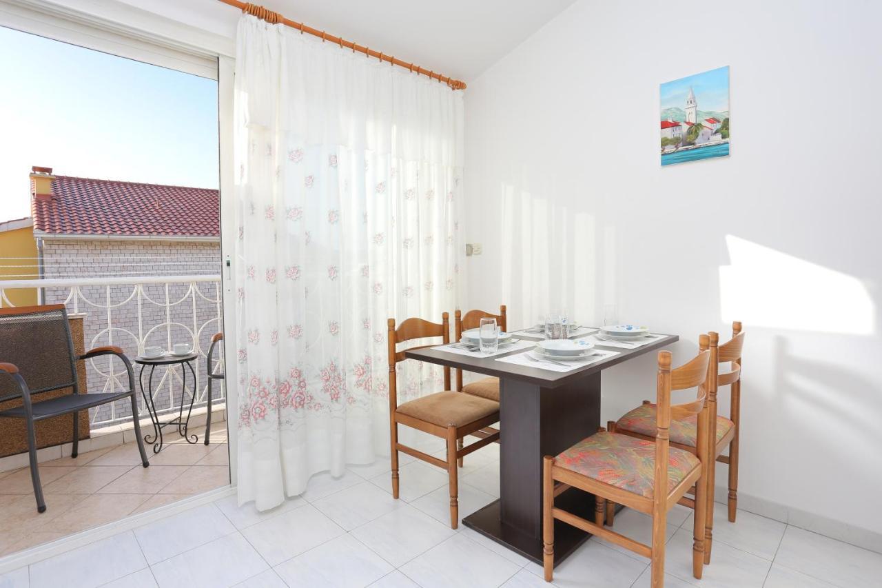 Apartments And Rooms With Parking Space Kastel Stafilic, Kastela - 18673 Exterior foto